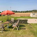 2 Bedroom Gorgeous In Mariendorf *